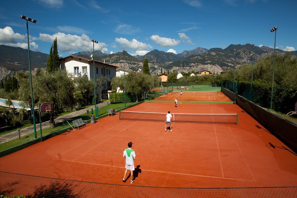 Club Hotel Olivi - Tennis Center マルチェージネ エクステリア 写真